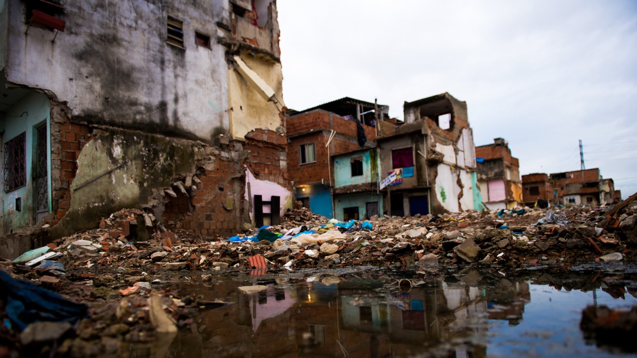 Наводнения в Бразилия, най-малко единадесет души загинаха