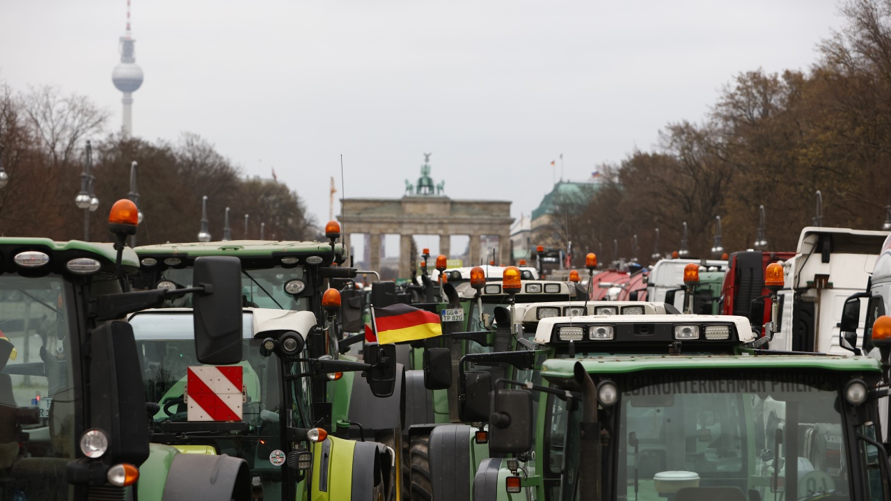 3000 трактора, 2000 камиона и 10 000 души: Германските фермери подновяват протестите