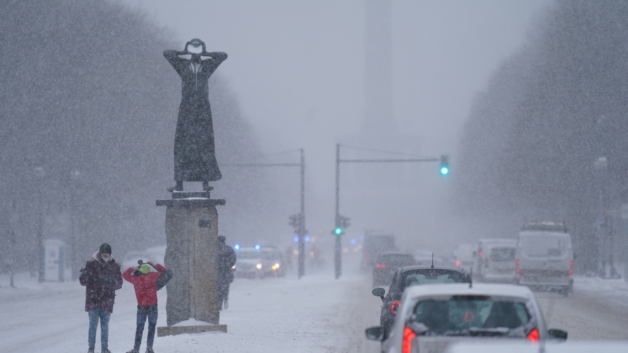 Германия се готви за транспортен хаос заради очаквания обилен снеговалеж