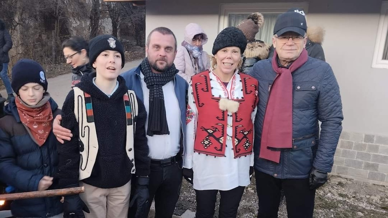Княгиня Калина и семейството ѝ участваха във фестивала "Сурва" в Пернишко