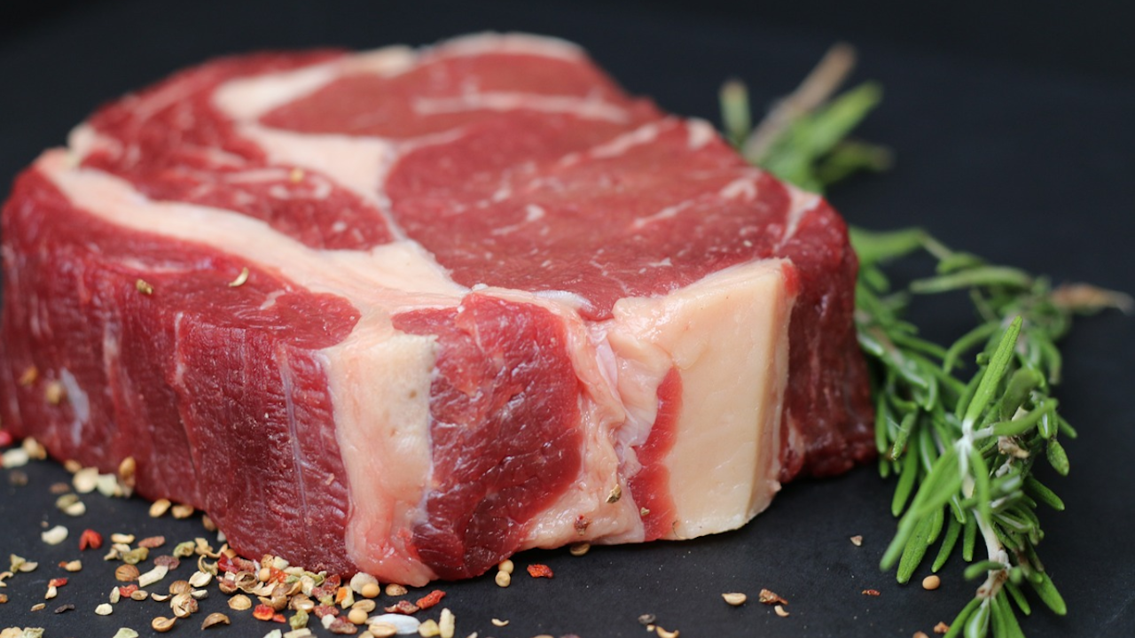 Израелското министерство на здравеопазването одобри първите в света пържоли от култивирано говеждо месо