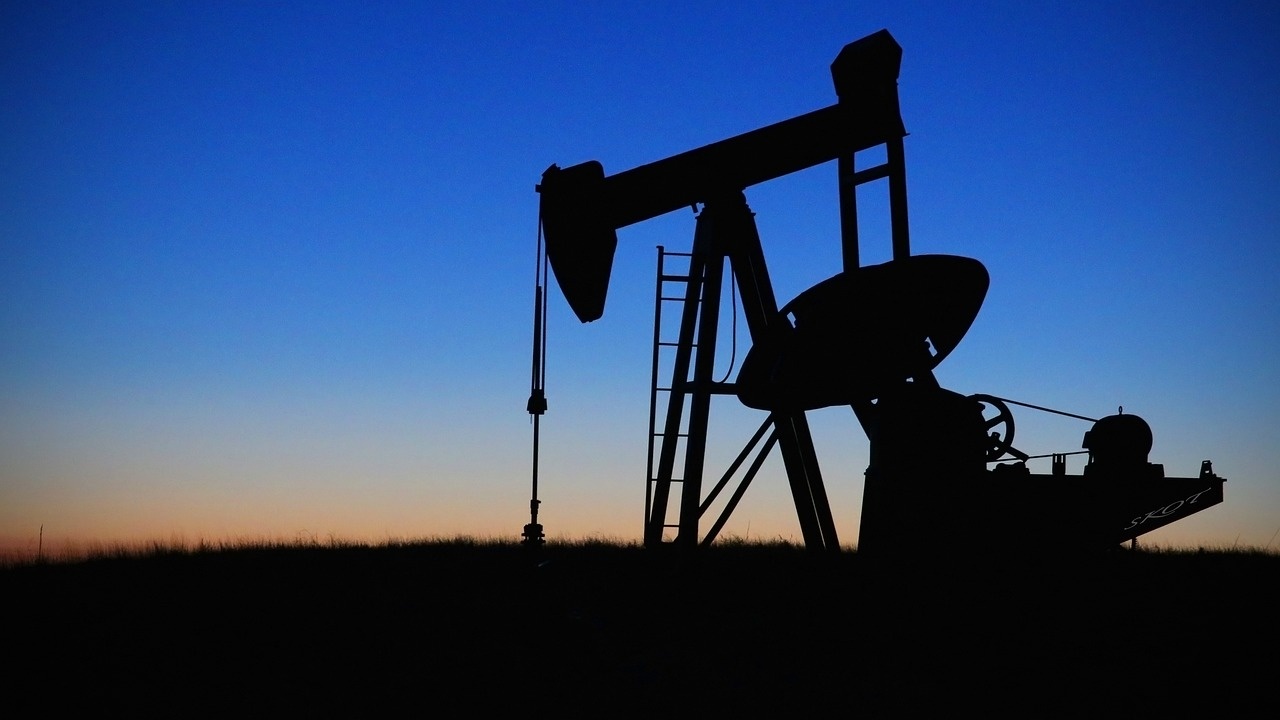 Петролът на ОПЕК се покачи над 79 долара за барел