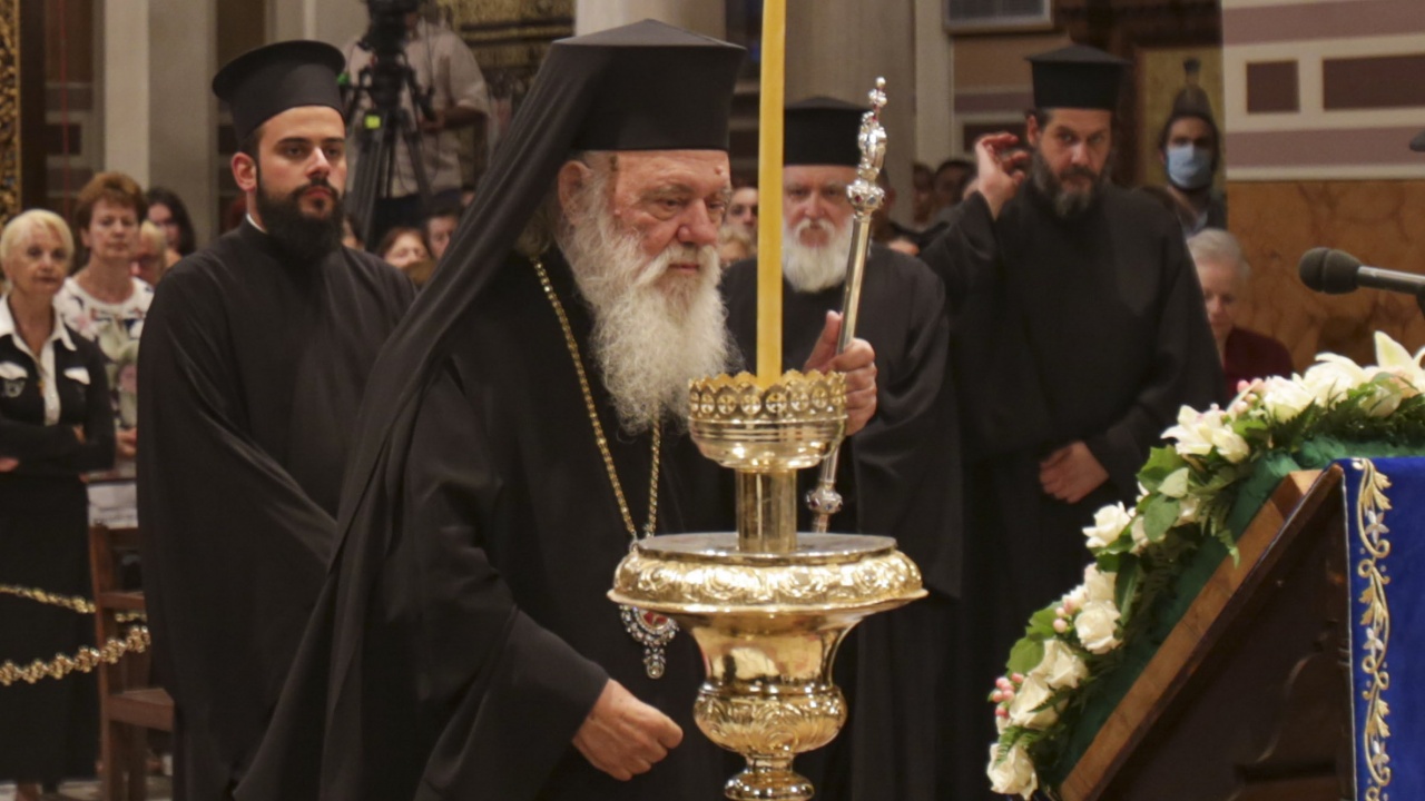 Гръцката православна църква предложи референдум за легализацията на еднополовите бракове в страната