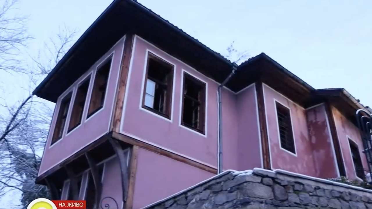 Каква е причината за пожара в Пампоровата къща в Пловдив?