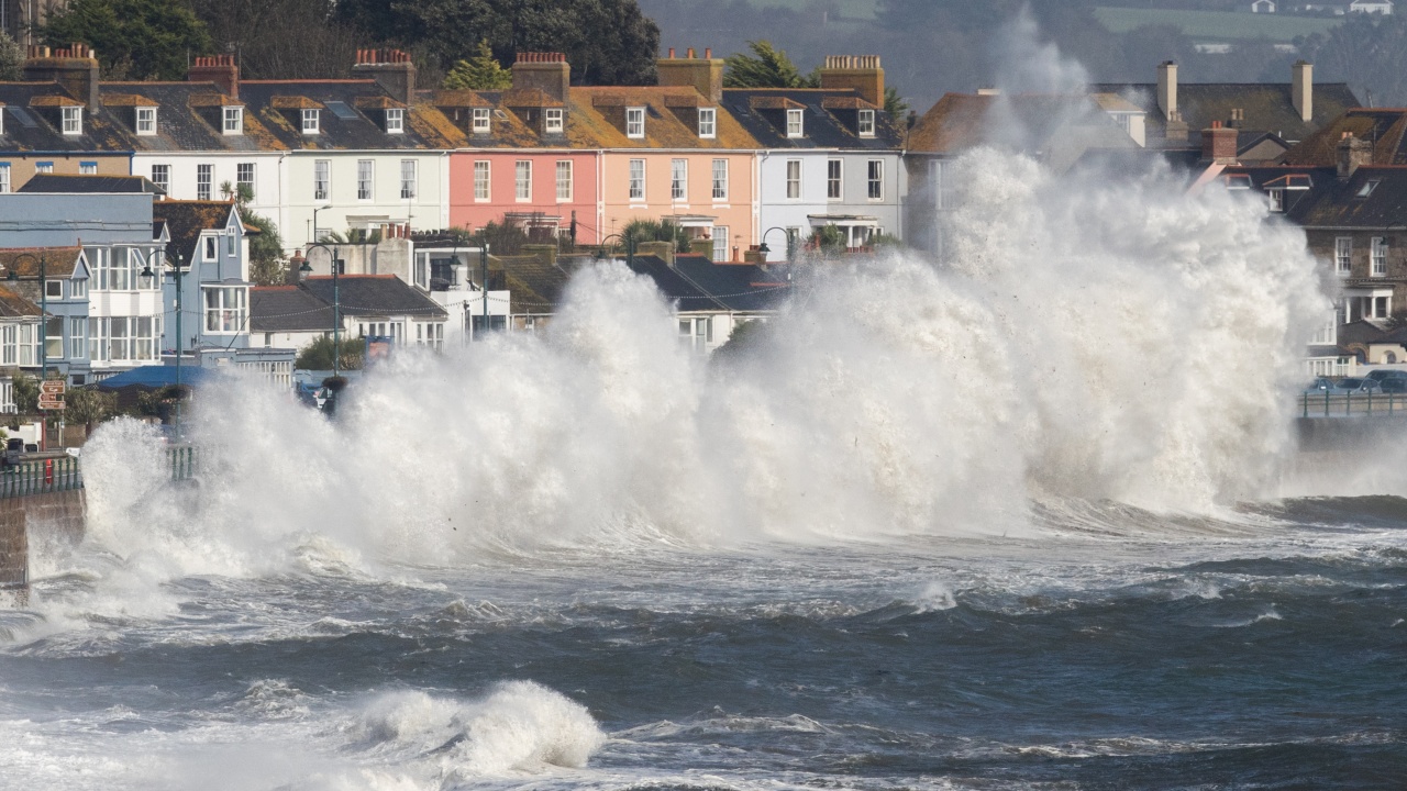 В райони на Ирландия има опасност от силен вятър и дъждове поради бурята "Джослин", предупредиха от МВнР
