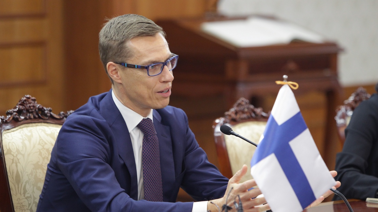 Дясноцентристът Александер Стуб води на първия тур на президентските избори във Финландия