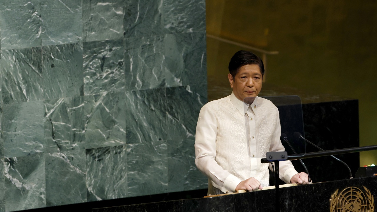 Филипинският президент пристигна във Виетнам на държавно посещение