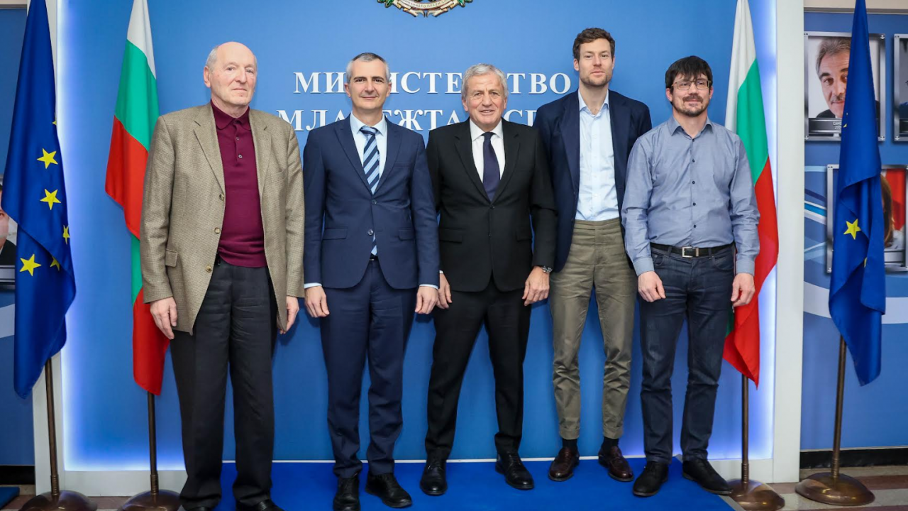 Министър Димитър Илиев проведе среща с представители на ФИФА и УЕФА