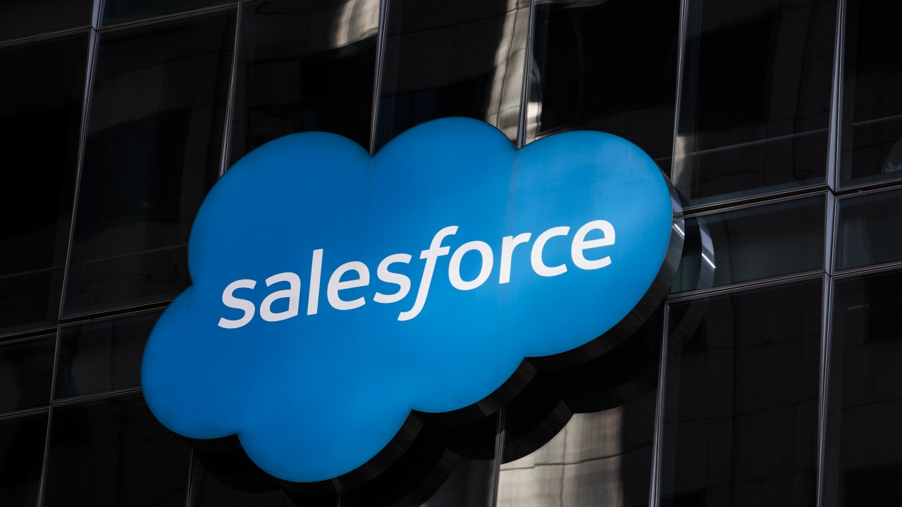 Salesforce съкращава 700 свои служители