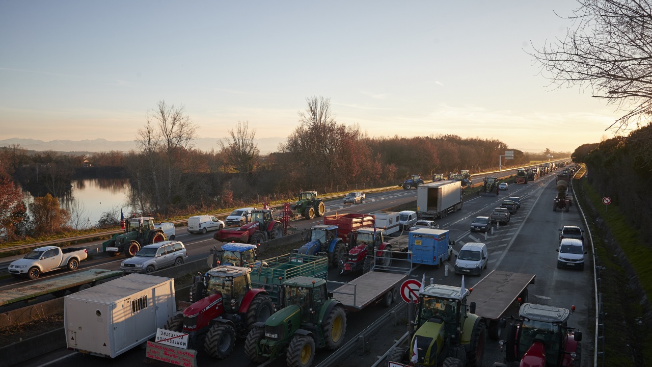 Фермерите в Париж обявиха безсрочна блокада