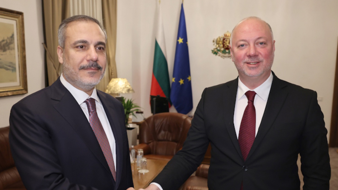 Възможностите за задълбочаване на търговско-икономическото сътрудничество между България и Турция обсъди  Росен Желязков с турския външен министър