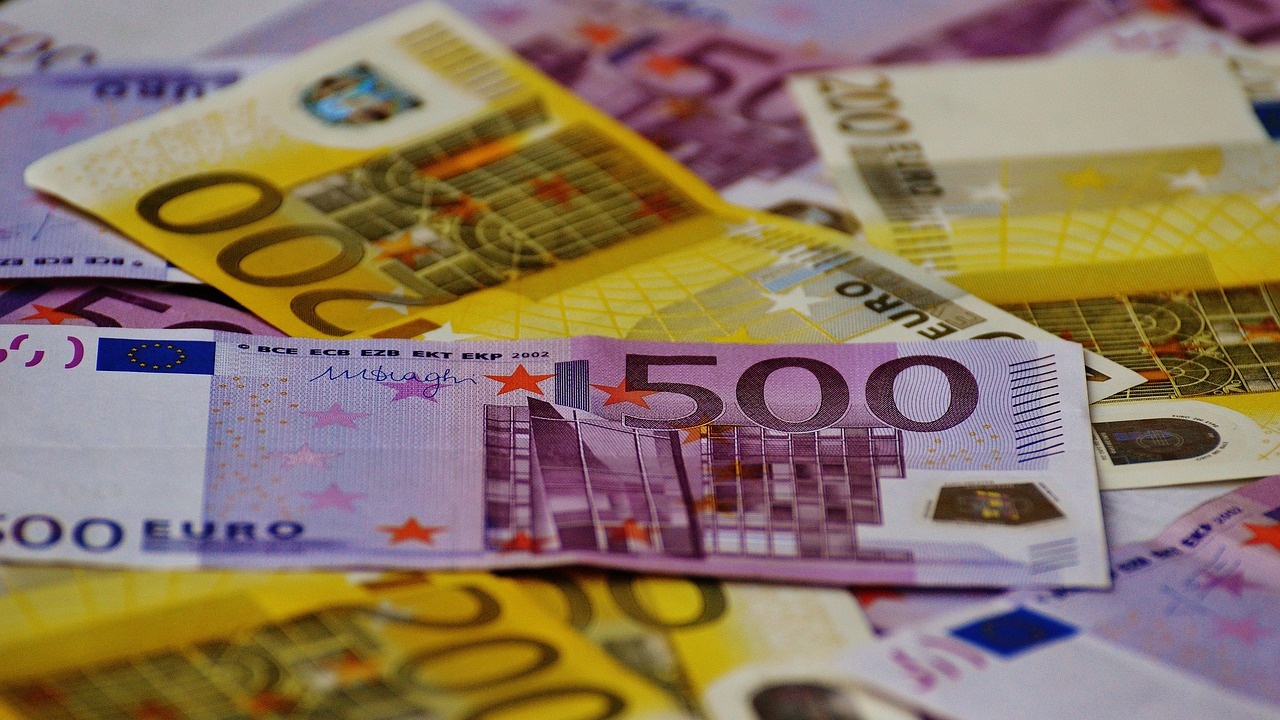 Еврото се котира при курс от 1,08 долара