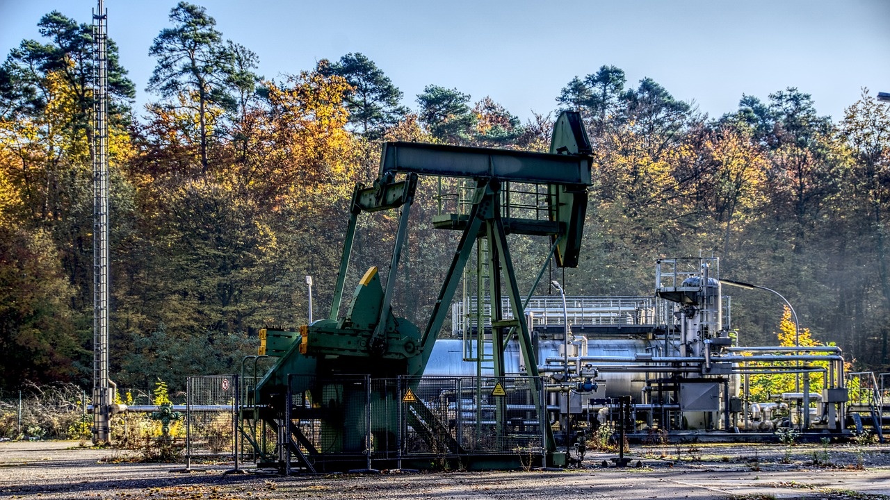 Петролът на ОПЕК се срина под 81 долара за барел
