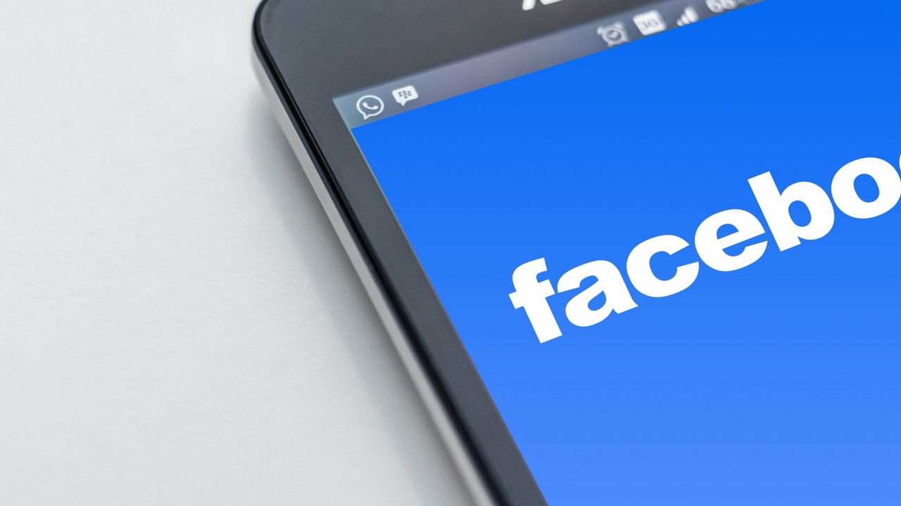 Фейсбук промени комуникационния процес и начина, по който употребяваме информация, казват експерти