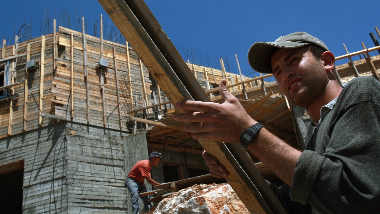 Израел ще наеме 65 хил. чуждестранни строителни работници, за да замени палестинците