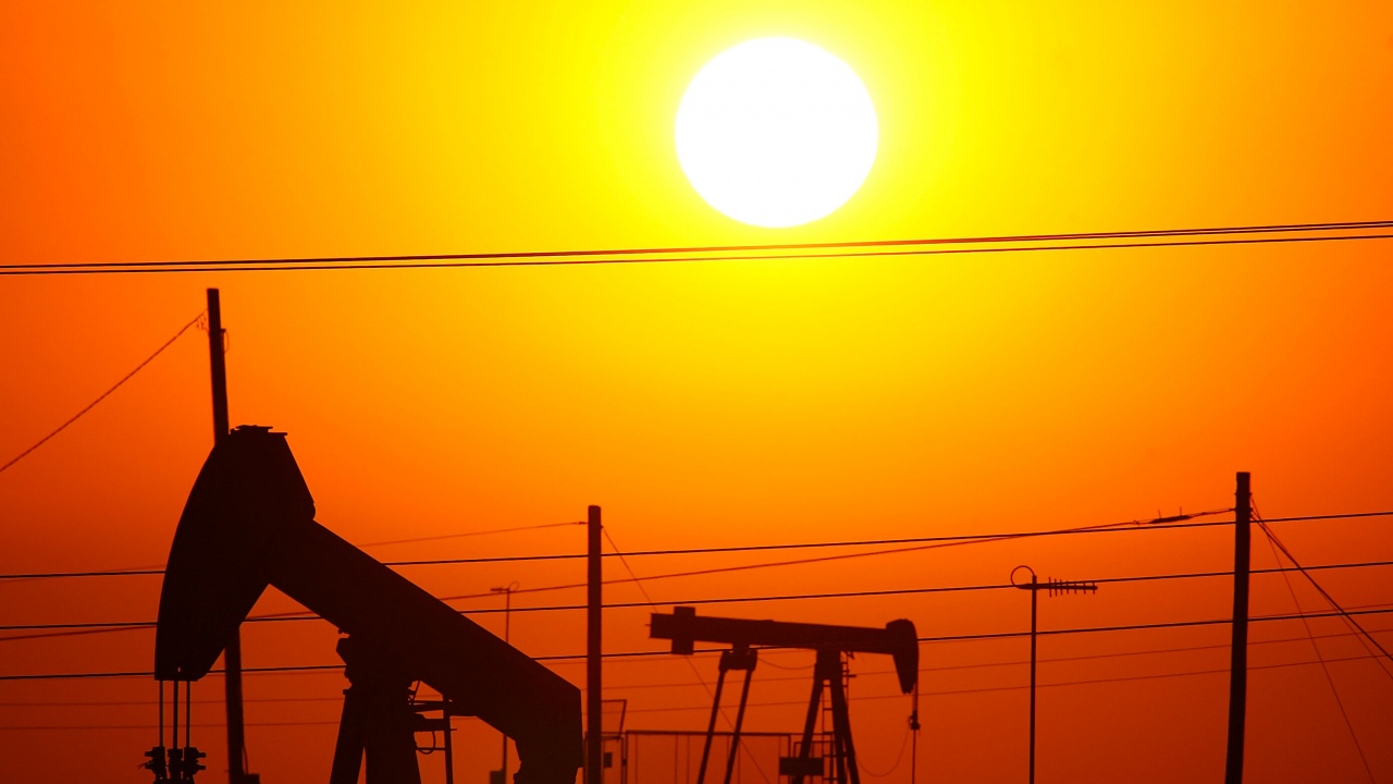 Петролът на ОПЕК спадна под 79 долара за барел