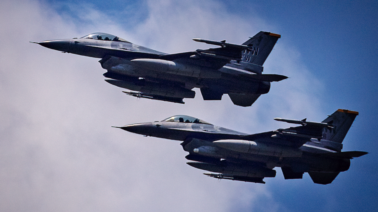 Нидерландия дава още шест изтребителя F-16 на Украйна