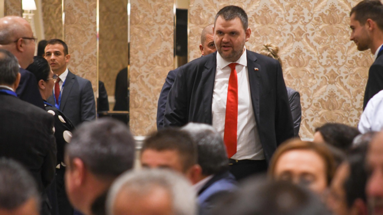И Пеевски поиска създаване на парламентарна комисия за дейността на групата около Нотариуса
