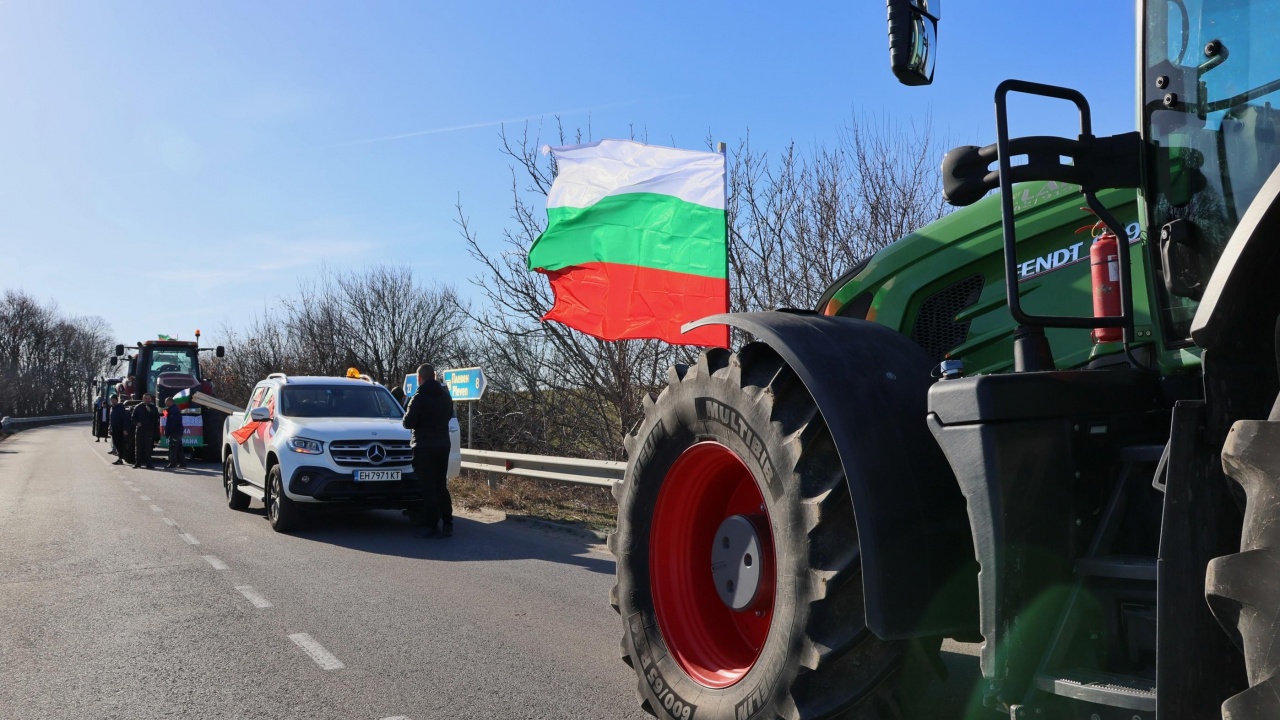 Фермери блокират пътища край Труд, Брестовица, Кръстевич и Гелеменово