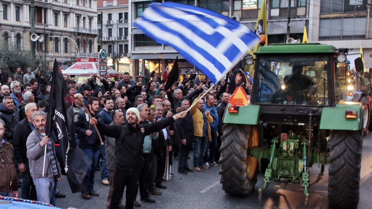 Очаква се пътища в Гърция да бъдат блокирани заради протести на земеделци, предупреждават от МВнР