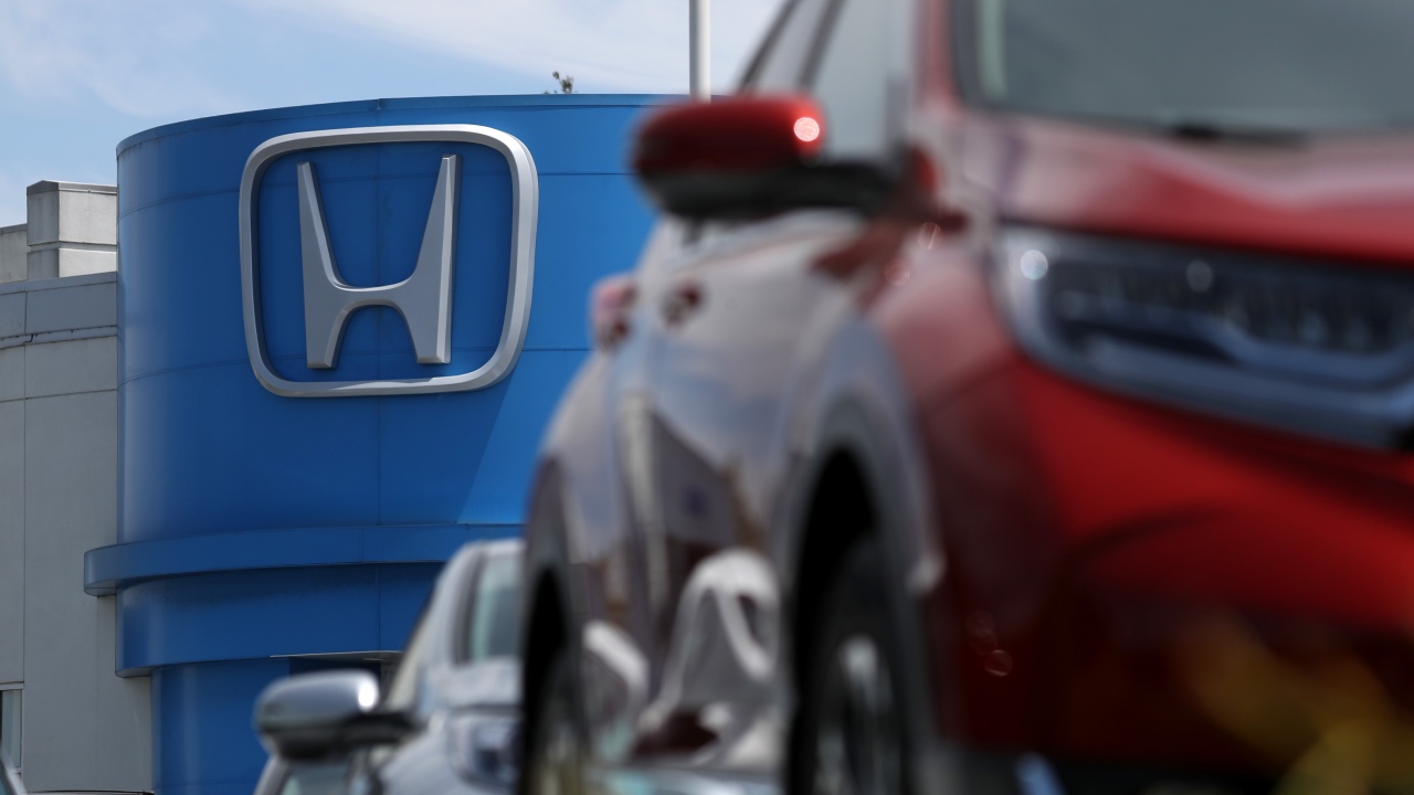 Honda изтегля 750 000 автомобила заради дефектен датчик