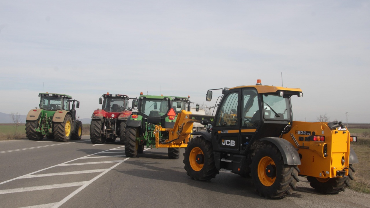 Протестиращи с трактори влязоха в Пловдив