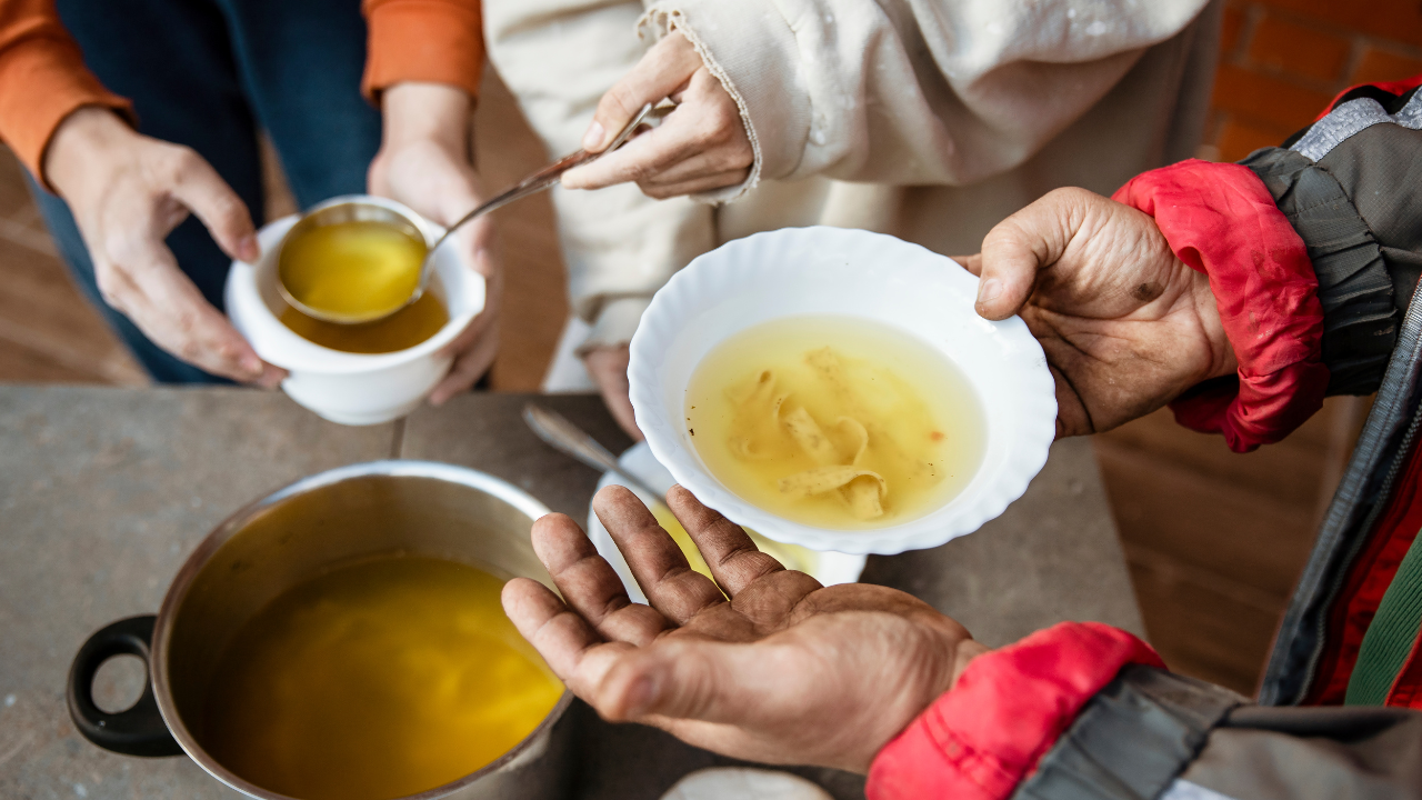 "Супа от сърце" - инициатива предлага безплатен обяд на нуждаещи се
