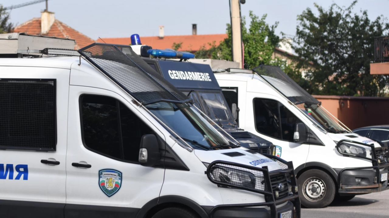 Спецакция в Разградско - задържаха трима за измами и пране на пари