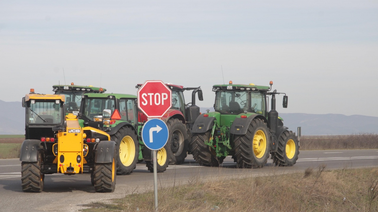 Земеделци отново блокираха главния път Варна – Бургас