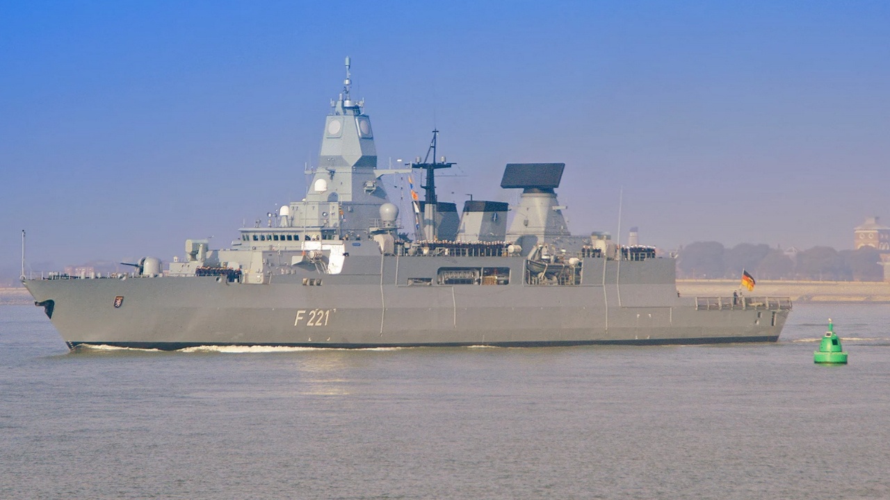 Германска военна фрегата отплава за Червено море
