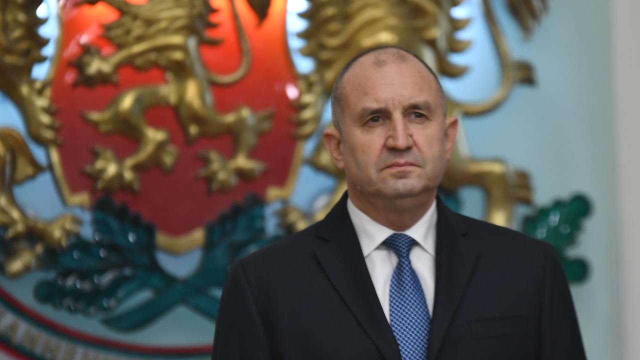 Румен Радев ще удостои български военнослужещ с висше офицерско звание