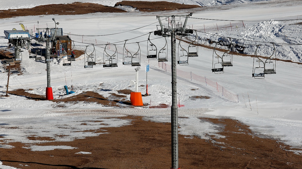 Липсата на сняг убива популярен ски курорт в Италия