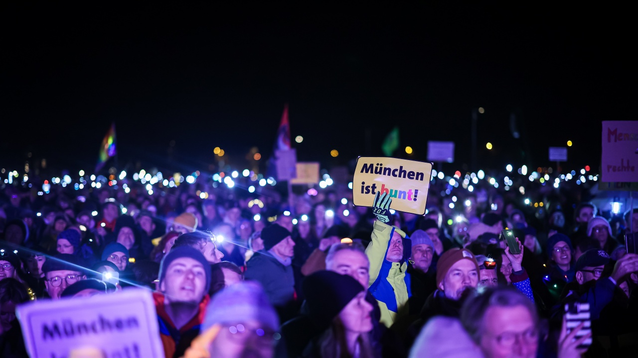 До 100 000 души участваха в демонстрация в Мюнхен срещу расизма и антисемитизма