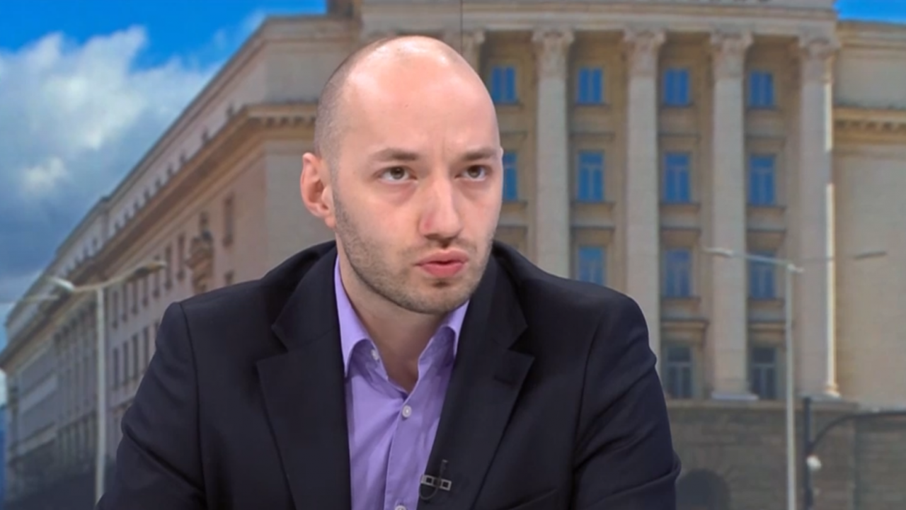 Димитър Ганев за ротацията: Въпросът е иска ли Борисов да носи по-голяма отговорност