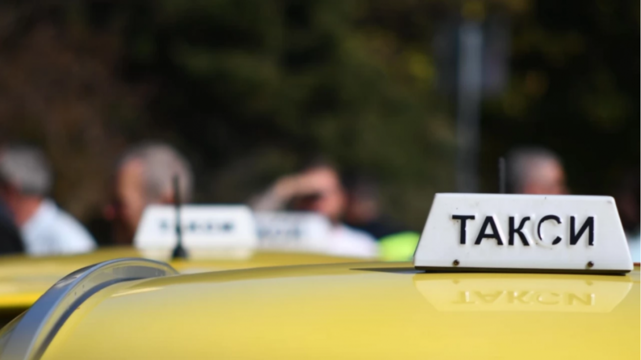 3 години затвор за 18-годишен,  задигнал таксиметров автомобил