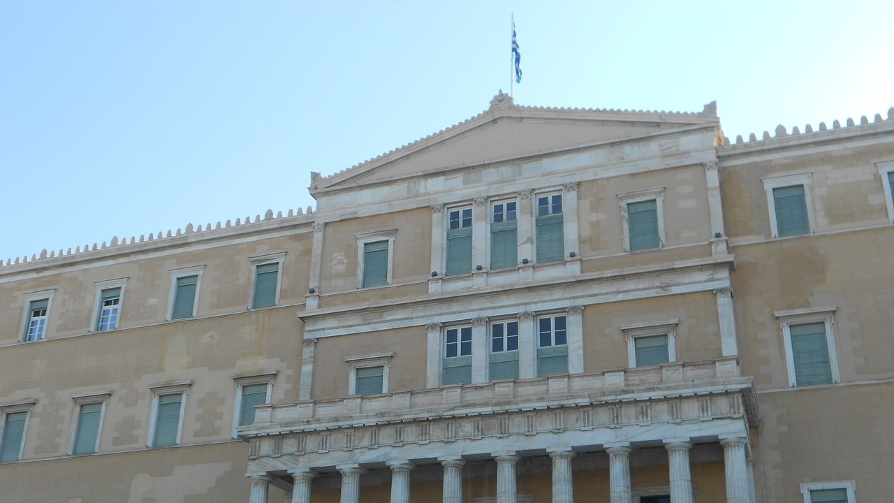 Гръцкият парламент ще дебатира днес легализирането на еднополовите бракове