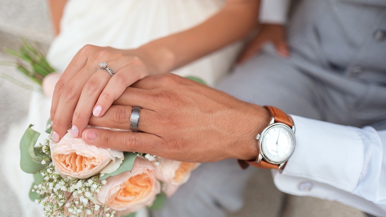 Впечатляваща сватба: 26-годишна българка се омъжи за 75-годишен американец в Несебър