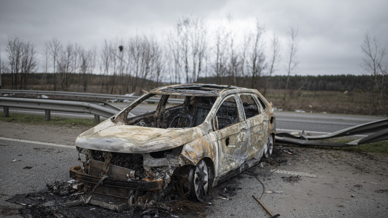 Бомбен атентат срещу автомобил в Украйна, пострадаха доброволци