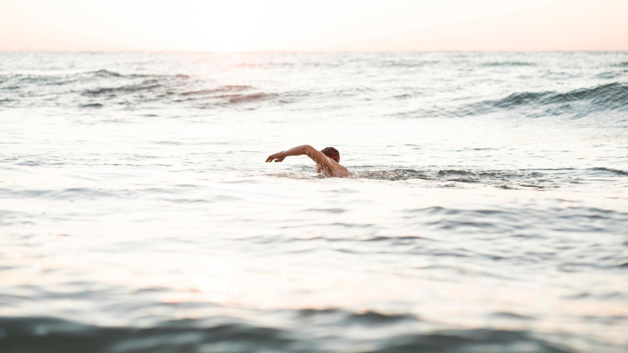 Рапър се удави в морето – допуснал грешката да влезе във водата веднага след хранене