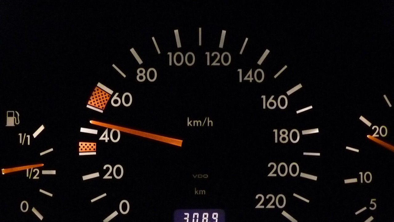 С 209 км/ч: Пореден клип с безразсъдно шофиране "изгря" в интернет