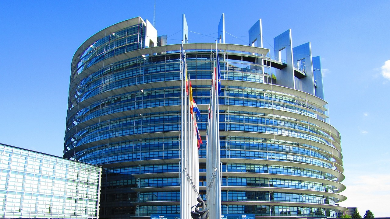 ЕП призовава за разследване заради шпионския софтуер, открит в телефона на евродепутат