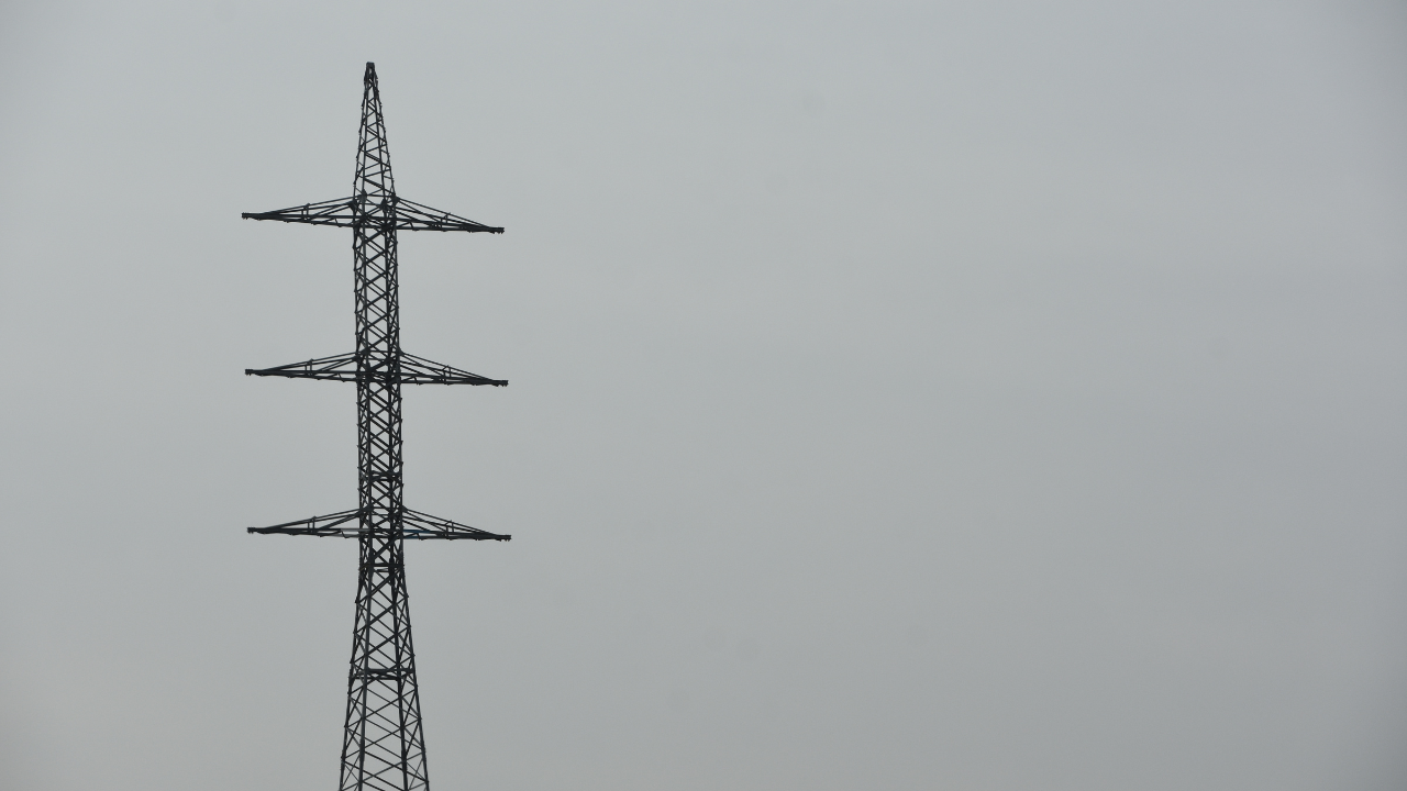 Жители от "Нови Искър" алармират за почти ежедневно спиране на тока