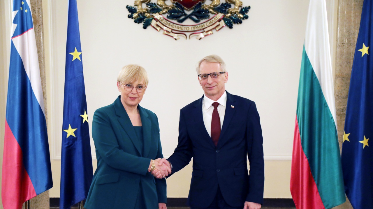 Денков и президентът на Словения обсъдиха партньорство в областта на ИИ и разширяването на ЕС