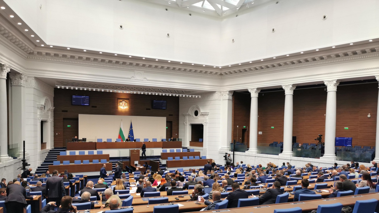 Депутатите се разбраха изгонването на депутатите от Възраждане от комисиите