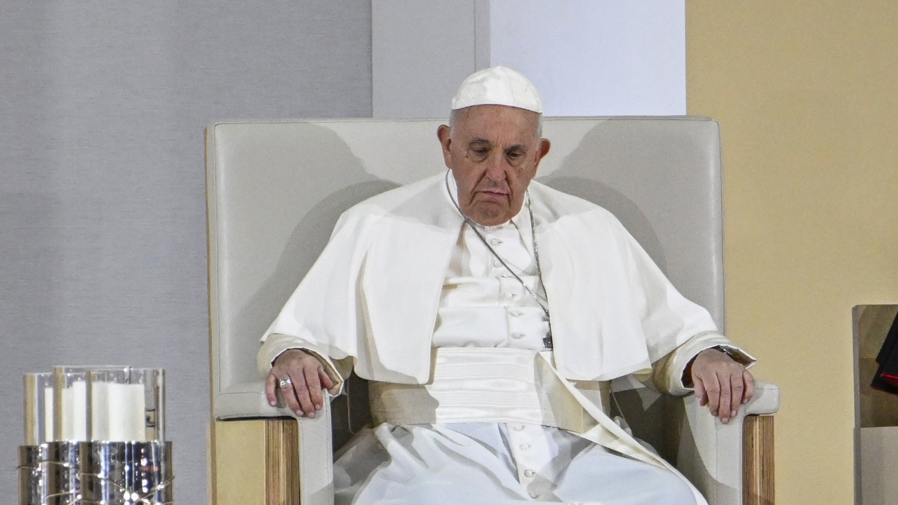 Папата е откаран в болница след общата си аудиенция