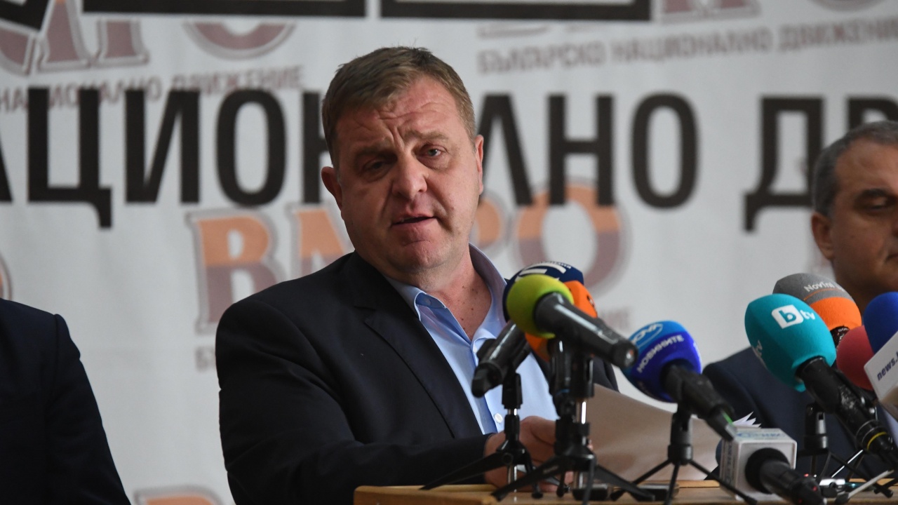Каракачанов: Политическият кабинет на МО бърза да намаже филията преди ротацията със сделка за 400 млн. лв.
