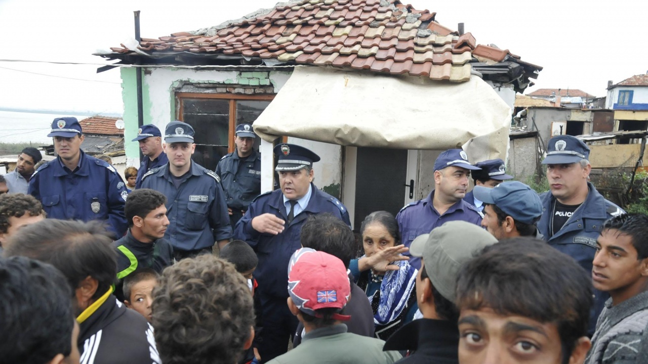 Търсенето на изчезналата 17- годишна Ивана продължава в ромската махала