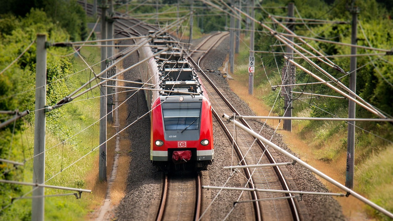 БДЖ осигурява над 9 000 допълнителни места във влаковете за 3-ти март