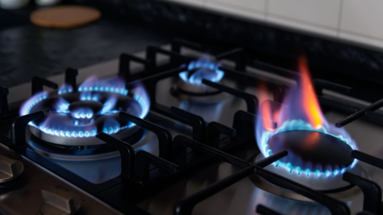КЕВР утвърди цената на природния газ за месец март
