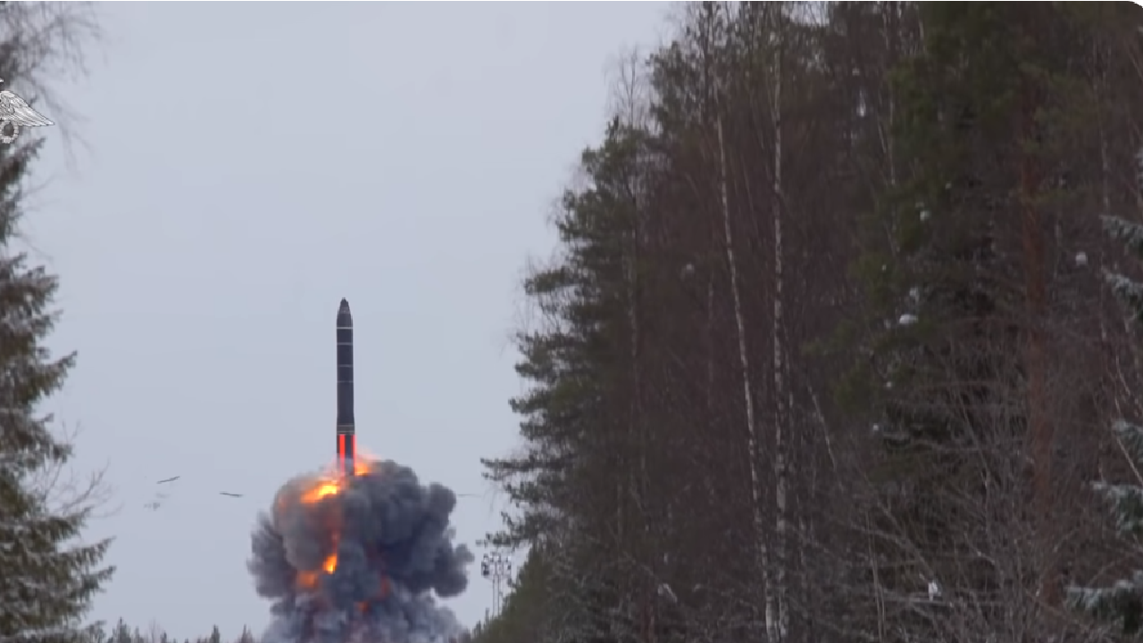 Русия изстреля пробно междуконтинентална балистична ракета "Ярс"